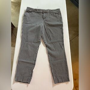 Old Navy Black and White Pixie Ankle Cropped Pants Timeless Checkered Design
